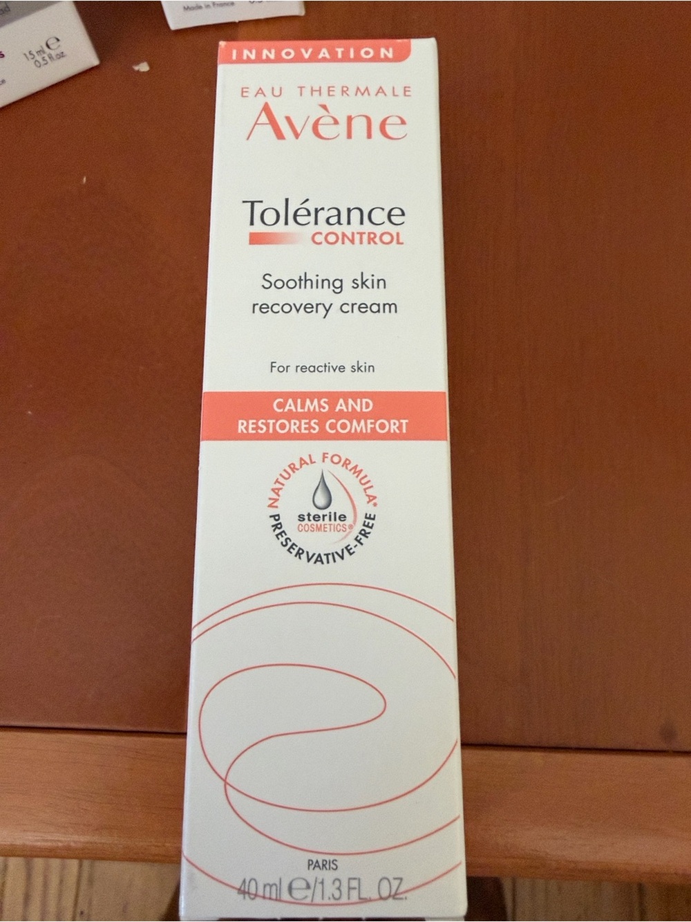 Avène Tolérance Control Soothing Skin Recovery Cream — White with Coral Accents